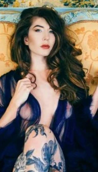 Valerie August