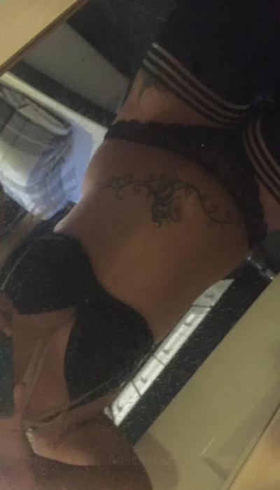 busty dana-lee