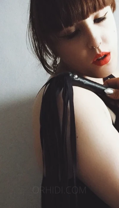 Mistress_Komakino