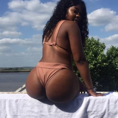 EbonyFreakAmia