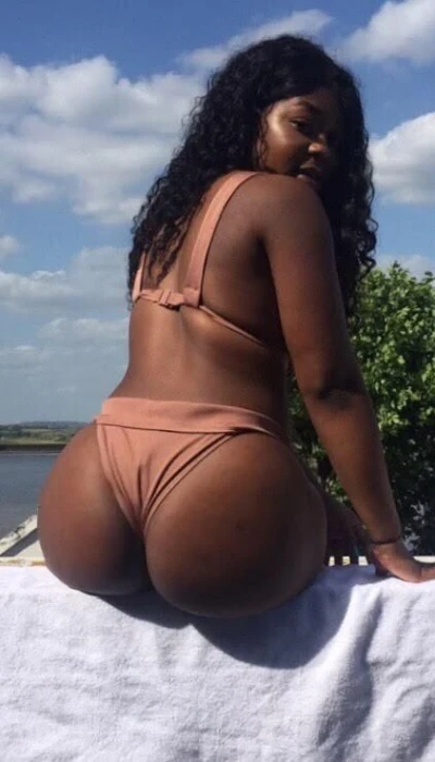 EbonyFreakAmia