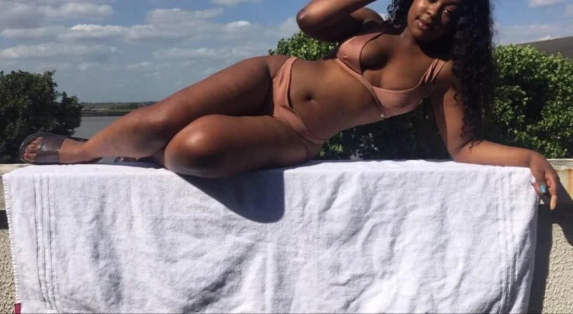EbonyFreakAmia