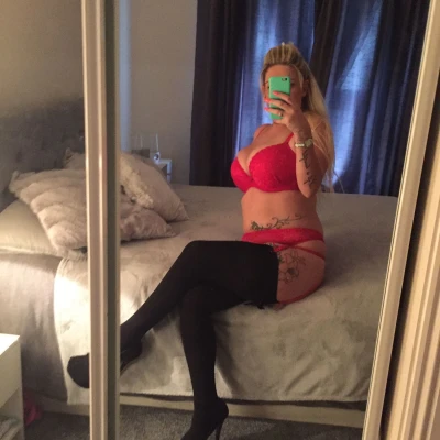 busty dana-lee