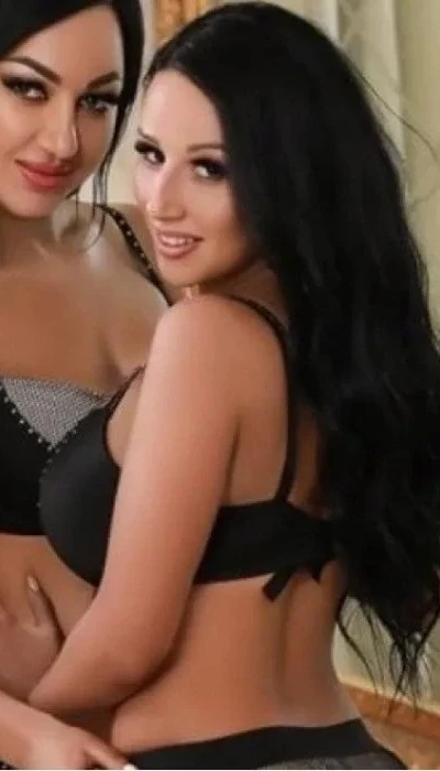 Sara & Maria