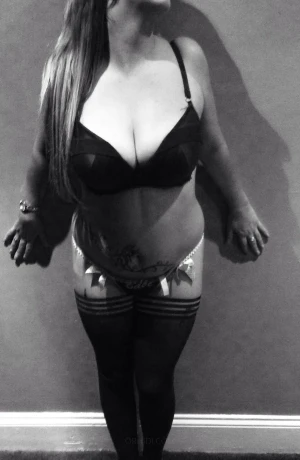 busty dana-lee