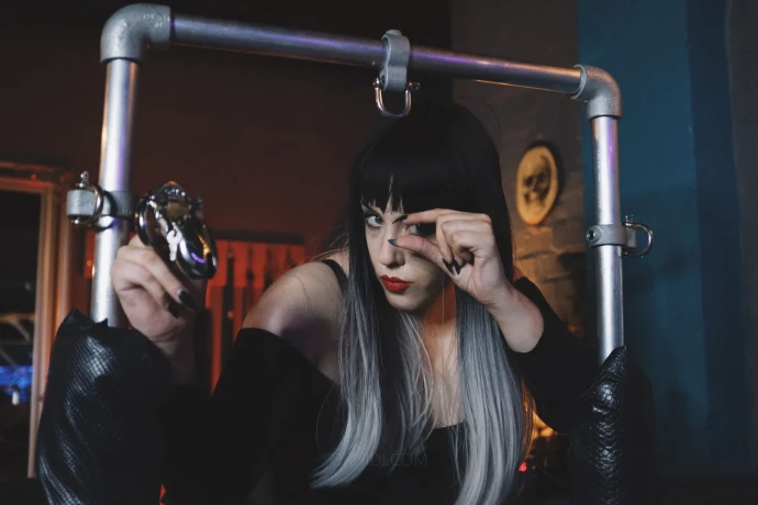 Mistress_Komakino
