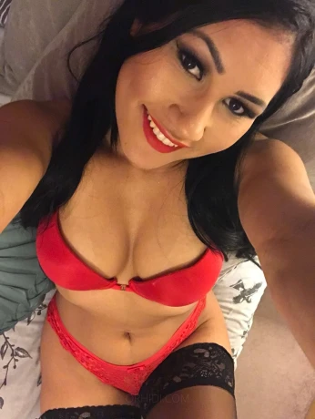  Lara Lane