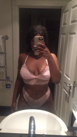 EbonyFreakAmia