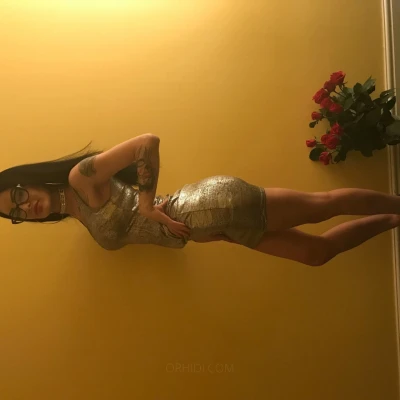 Evelyne_party_doll