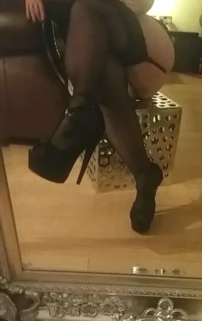 Miss Holly Hypnotic 